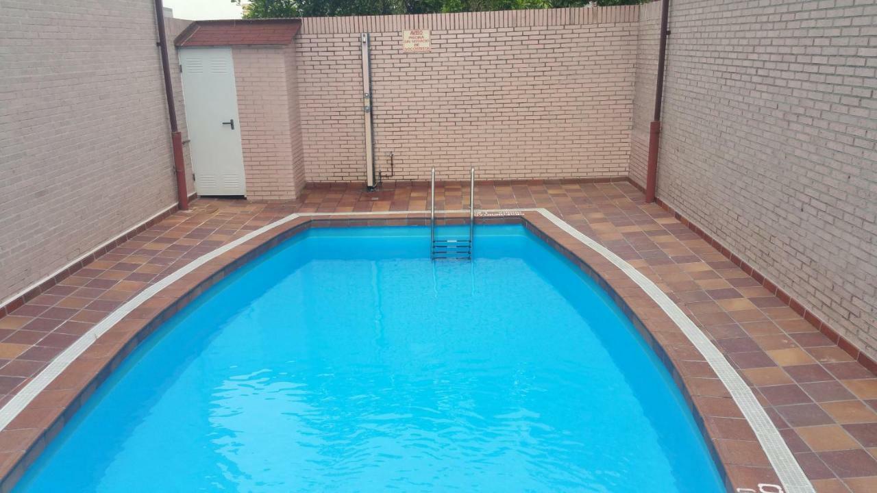 Adosado Con Piscina Y Jardin En Laredo A 100 Mtrs De La Playa Exterior foto
